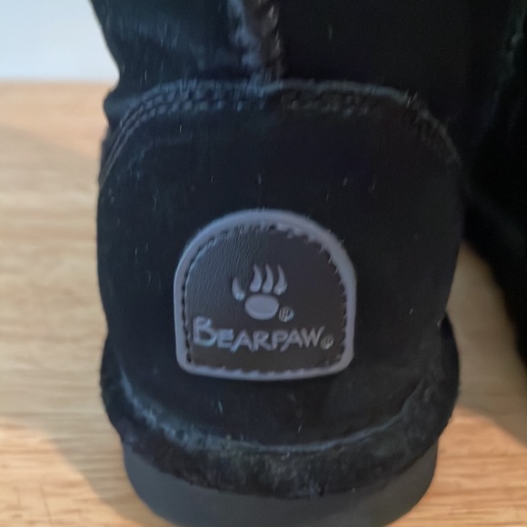 Ladies size 5 BearPaw black lined flat boot.  EUC - Picture 5 of 17